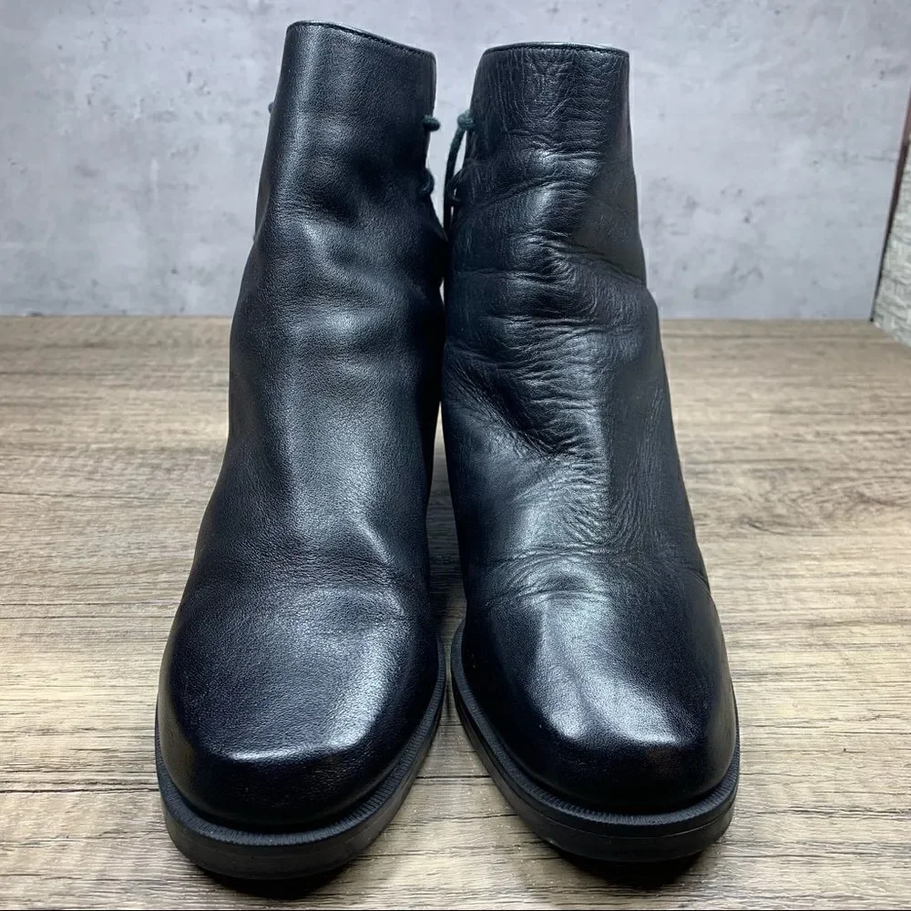 ‎Apostrophe Black Leather Ankle Bootie~Size 6M